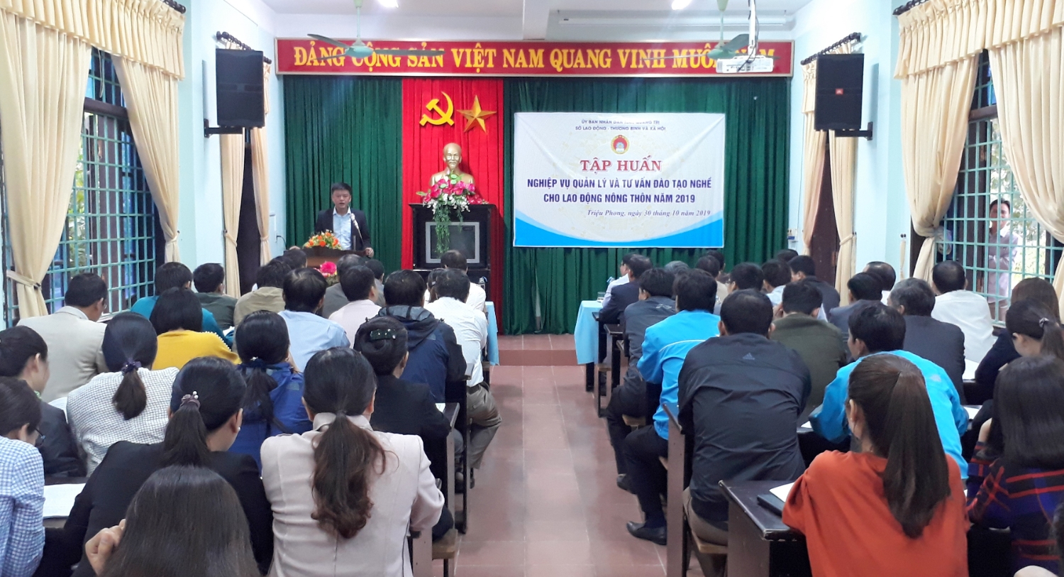 Quang cảnh buổi tập huấn