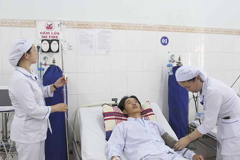 Chăm sóc người bệnh ở Trung tâm Y tế huyện Hải Lăng​