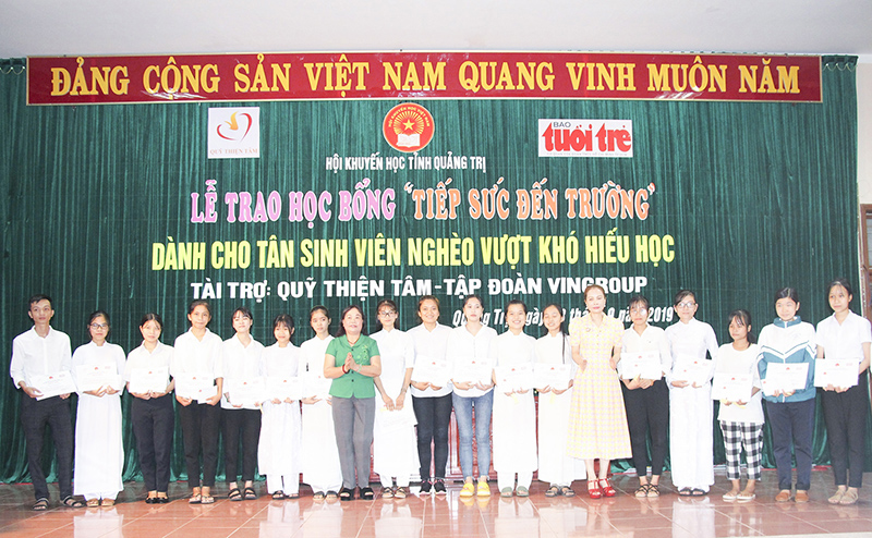 Trao học bổng “Tiếp sức đến trường” đợt 2 năm 2019 cho tân sinh viên nghèo hiếu học​