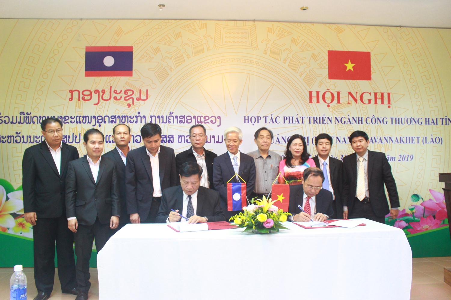 Lãnh đạo hai Sở Công thương Quảng Trị - Savannakhet kí kết Biên bản hợp tác phát triển giai đoạn 2019 - 2021​