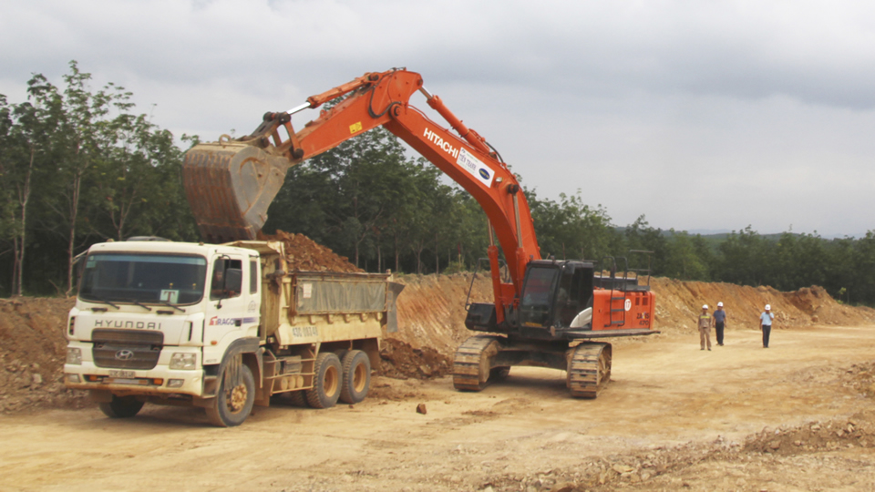 Thi công gói thầu xây lắp 1 đoạn cao tốc qua Quảng Trị.