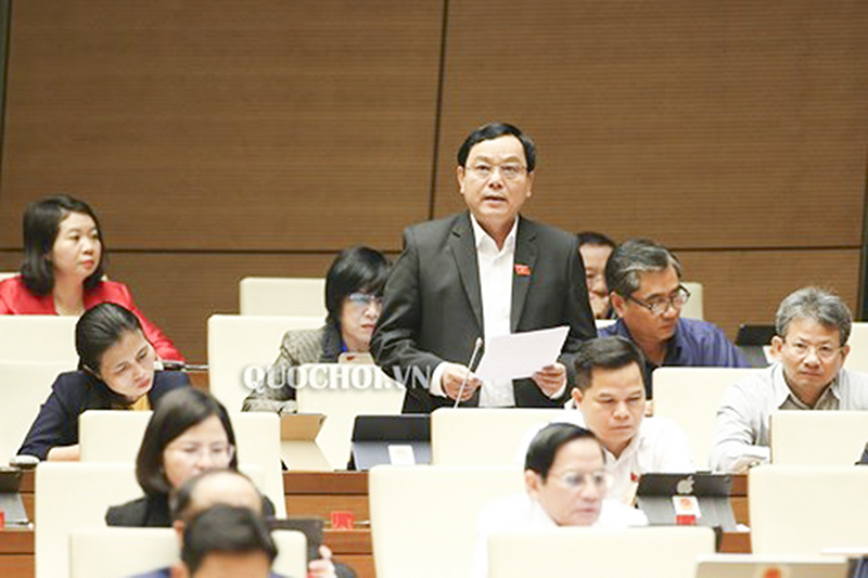 Đại biểu Hoàng Đức Thắng phát biểu tại hội trường​