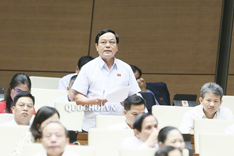 Đại biểu Hoàng Đức Thắng phát biểu tại hội trường​