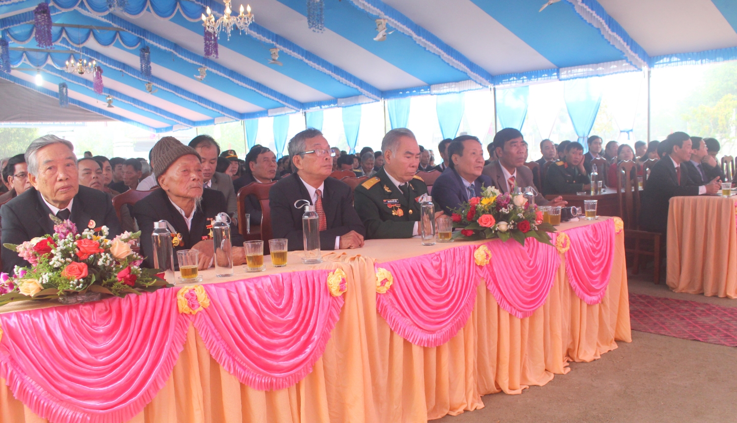 Phó Chủ tịch UBND tỉnh Hà Sỹ Đồng dự lễ kỉ niệm 50 năm xã Triệu Ái đón nhận danh hiệu đơn vị Anh hùng.  Ảnh: K.S