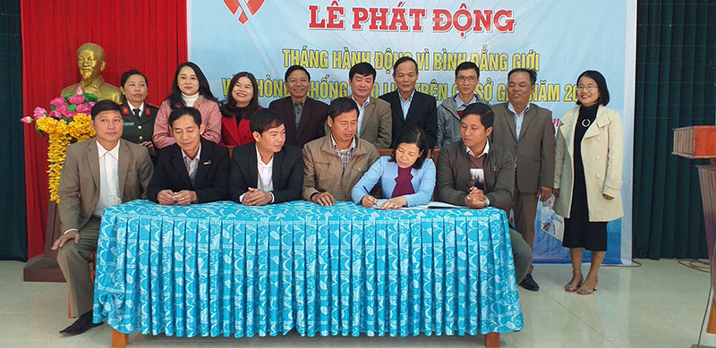 Các ban, ngành, đoàn thể huyện Triệu Phong kí kết hành động vì bình đẳng giới và phòng chống bạo lực giới năm 2019