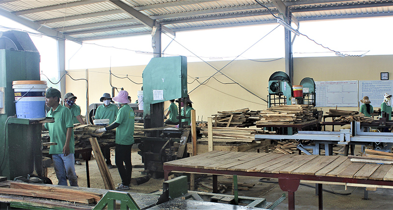 Người lao động yên tâm làm việc khi quy chế dân chủ được doanh nghiệp nghiêm túc thực hiện. Ảnh: HTS