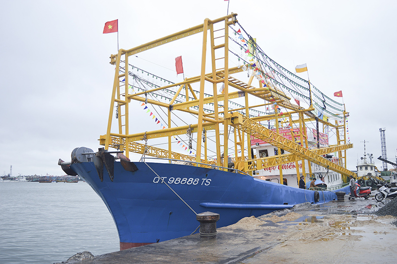 Tàu vỏ thép đánh bắt xa bờ của ngư dân Quảng Trị. Ảnh: PV