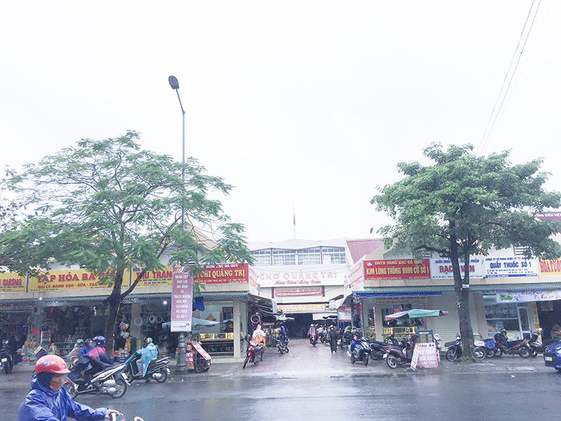 Chợ thị xã Quảng Trị đã được nâng cấp khang trang. Ảnh: PV