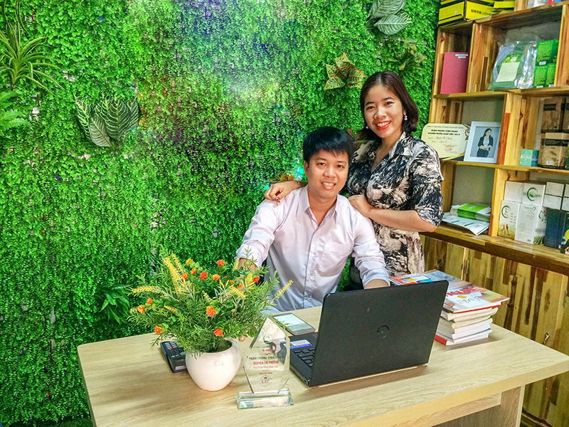 Đôi vợ chồng trẻ Nguyễn Thị Phương - Lưu Văn Xuân