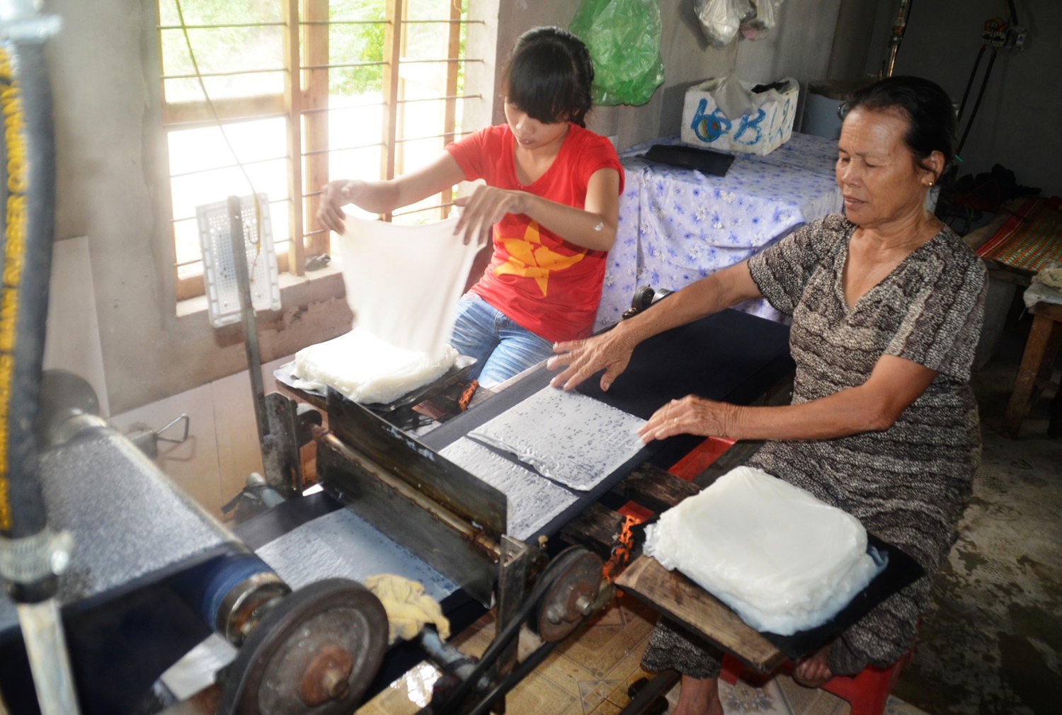 Sản lượng bánh ướt của làng Phương Lang những năm qua luôn ổn định ở mức cao-Ảnh: Đ.V