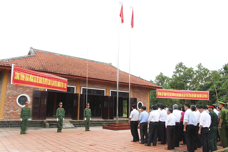 Giáo dục truyền thống cách mạng tại di tích Nhà Tằm Tân Tường, huyện Cam Lộ. Ảnh: TH