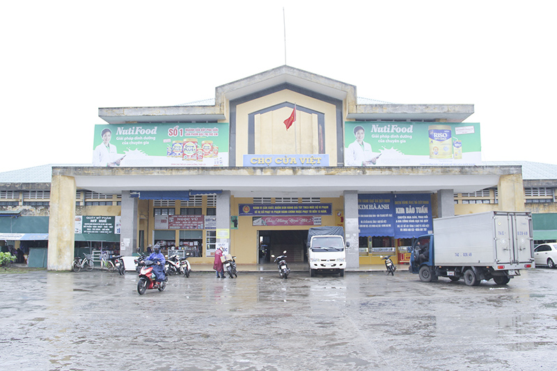 Hệ thống chợ ở huyện Gio Linh cơ bản đáp ứng nhu cầu mua bán, trao đổi hàng hoá của người dân. Ảnh: MĐ