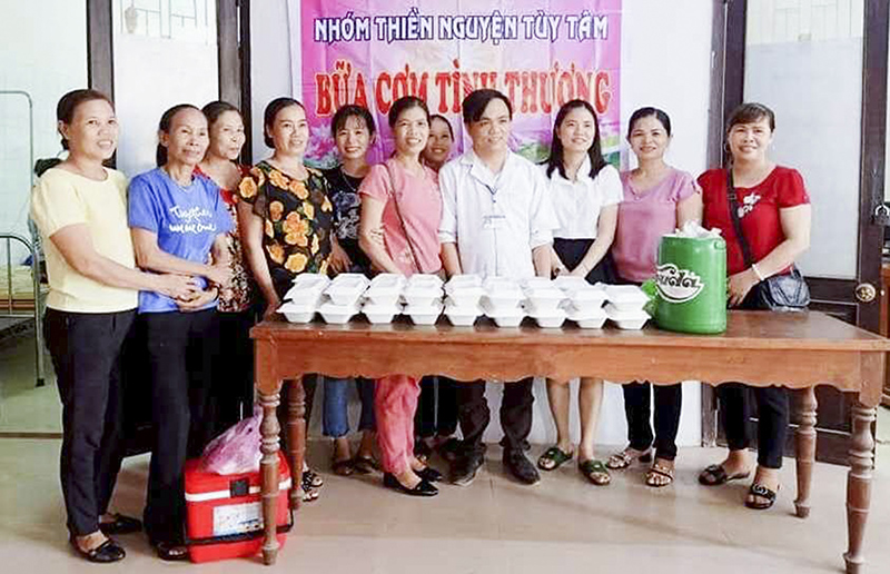 Những suất cơm miễn phí do chị Hà cùng nhóm “Thiện nguyện tùy tâm” chuẩn bị để trao đến các bệnh nhân nghèo. Ảnh do nhân vật cung cấp​