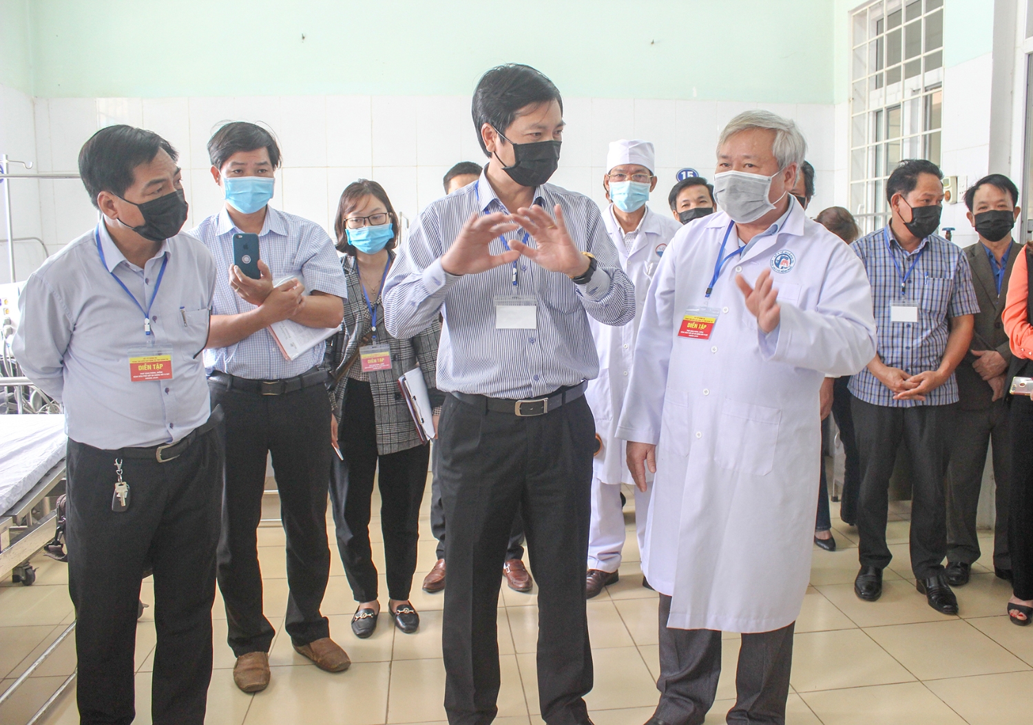 Phó Chủ tịch Hoàng Nam chỉ đạo buổi thực hành- Ảnh L.N