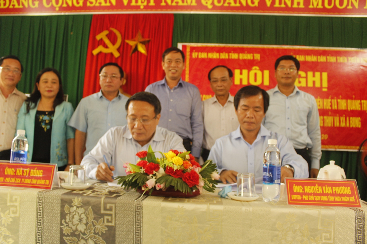 Lãnh đạo UBND tỉnh Thừa Thiên Huế và tỉnh Quảng Trị ký kết biên bản bàn giao tiếp nhận quản lý địa giới hành chính khu vực giữa xã Hồng Thủy và xã A Bung