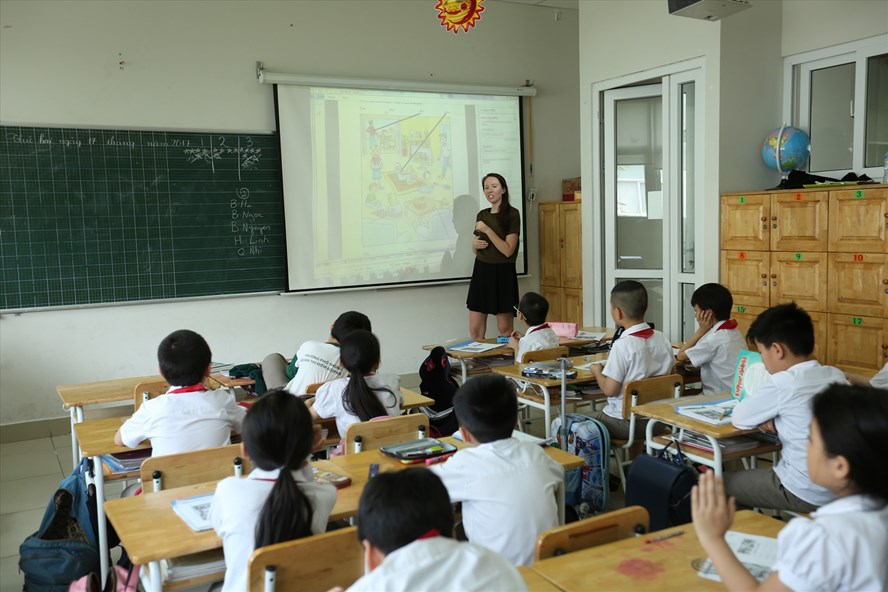 Ở các địa bàn không đủ trường công, học sinh tiểu học trong các cơ sở giáo dục tư thục sẽ được Nhà nước hỗ trợ tiền đóng học phí. Ảnh: Hải Nguyễn