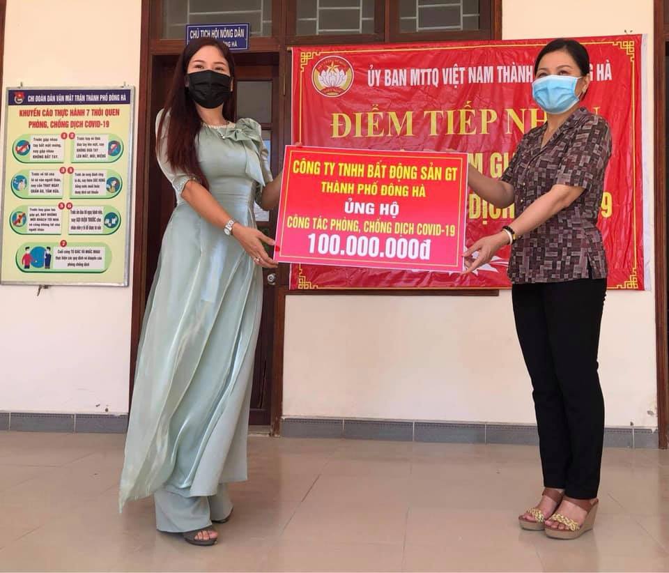 Công ty TNHH Bất động sản GT TP Đông Hà đã trao số tiền hỗ trợ 100 triệu đồng cho Ủy ban MTTQ Việt Nam thành phố Đông Hà 