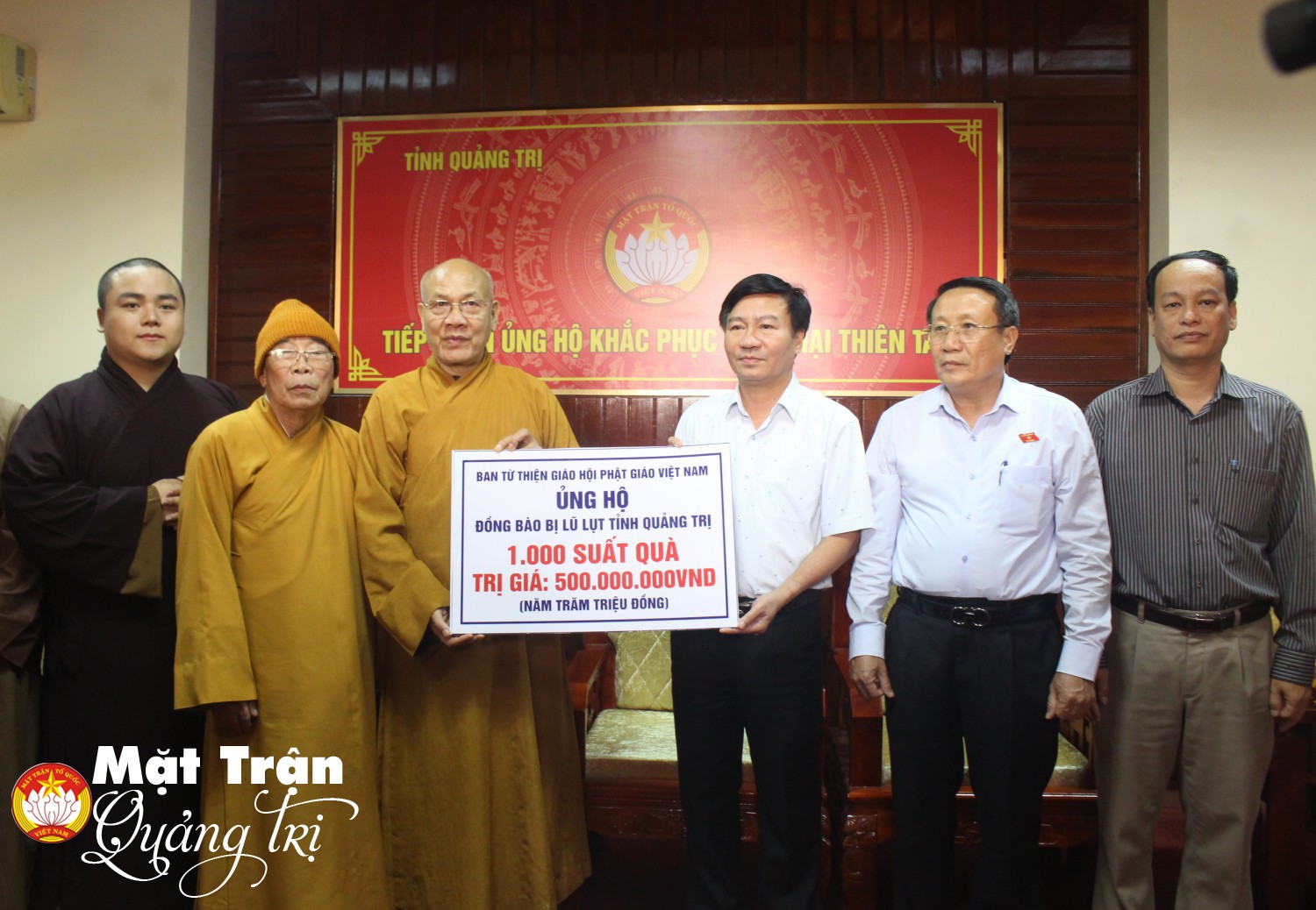 Đoàn Giáo hội Phật giáo Việt Nam thăm, tặng quà cho bà con nhân dân tỉnh Quảng Trị