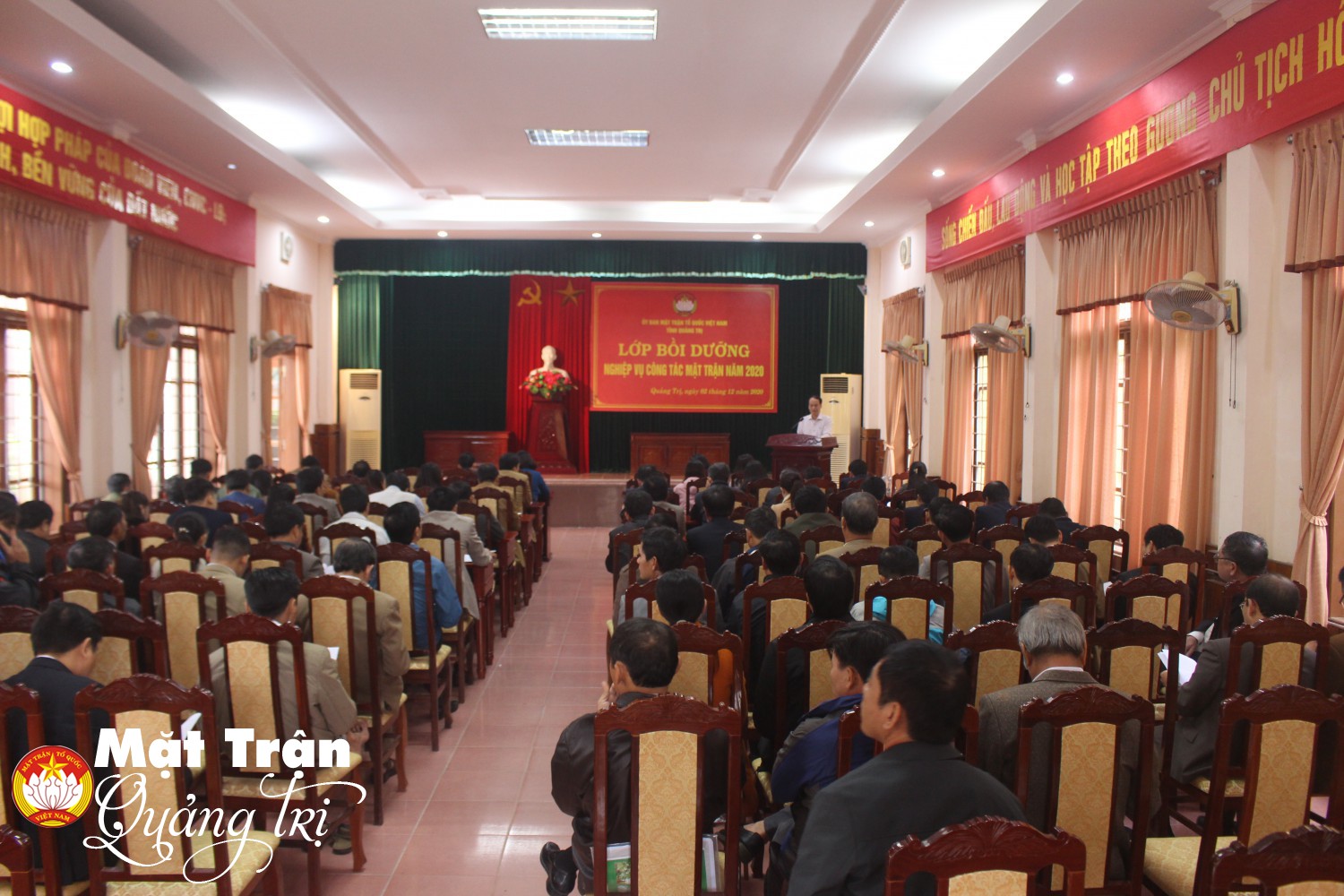 Các học viên tham gia lớp bồi dưỡng nghiệp vụ Công tác Mặt trận cho cán bộ Mặt trận cơ sở