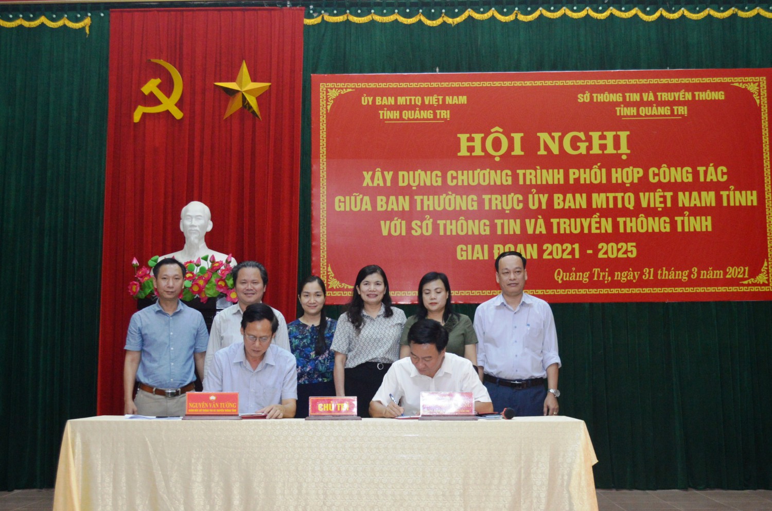 Ký kết chương trình phối hợp công tác giữa Ban Thường trực UBMTTQVN tỉnh với Sở Thông tin và Truyền thông-Ảnh: Đ.V