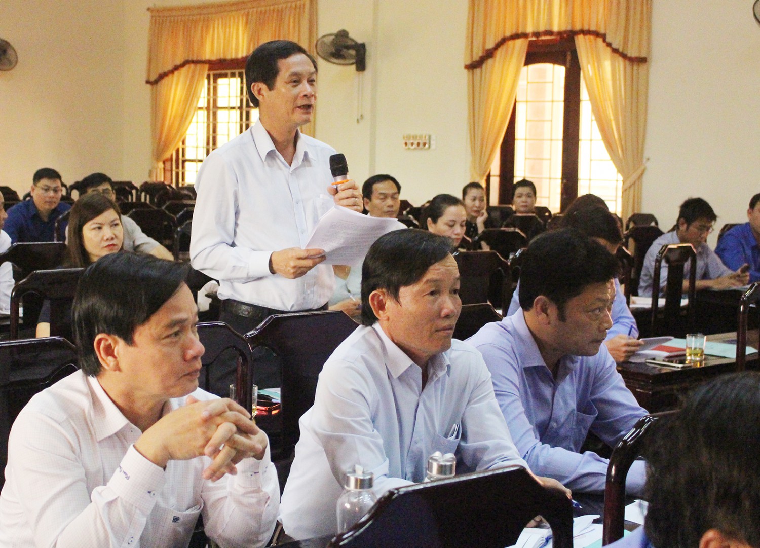 Đại biểu góp ý kiến tại hội nghị