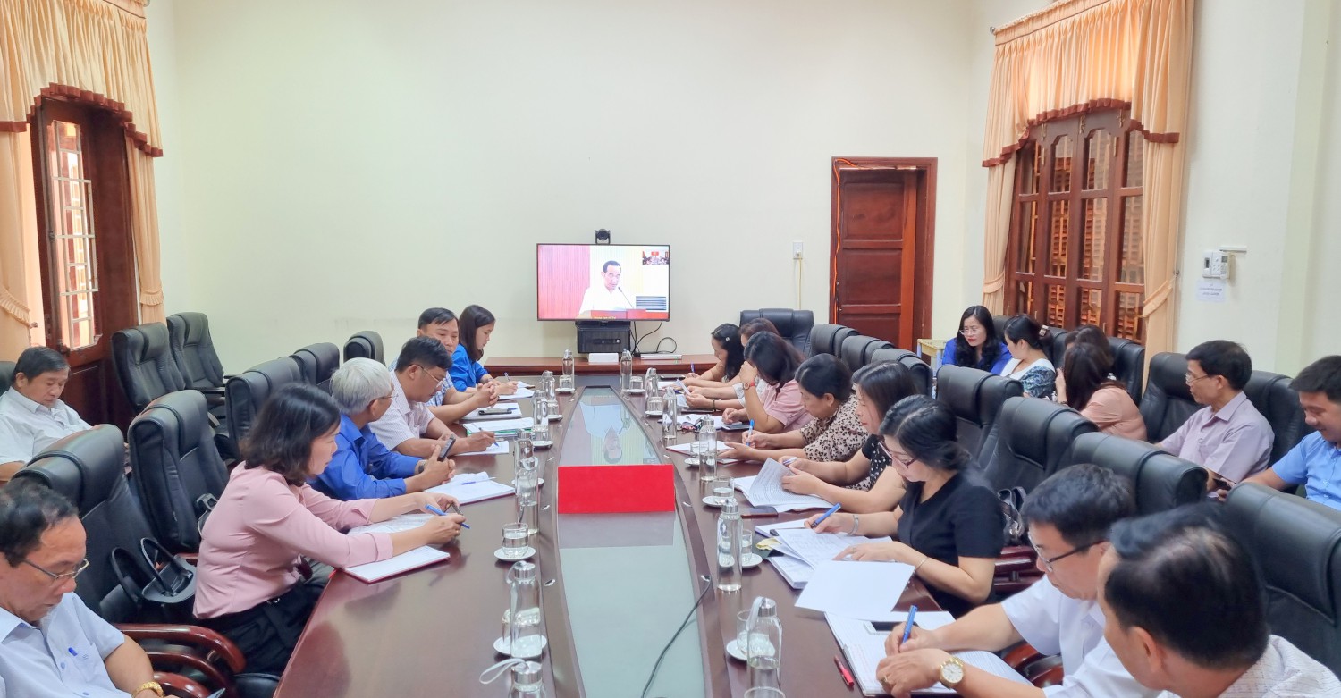 Các đại biểu dự hội nghị trực tuyến tại điểm cầu Quảng Trị - Ảnh: K.S