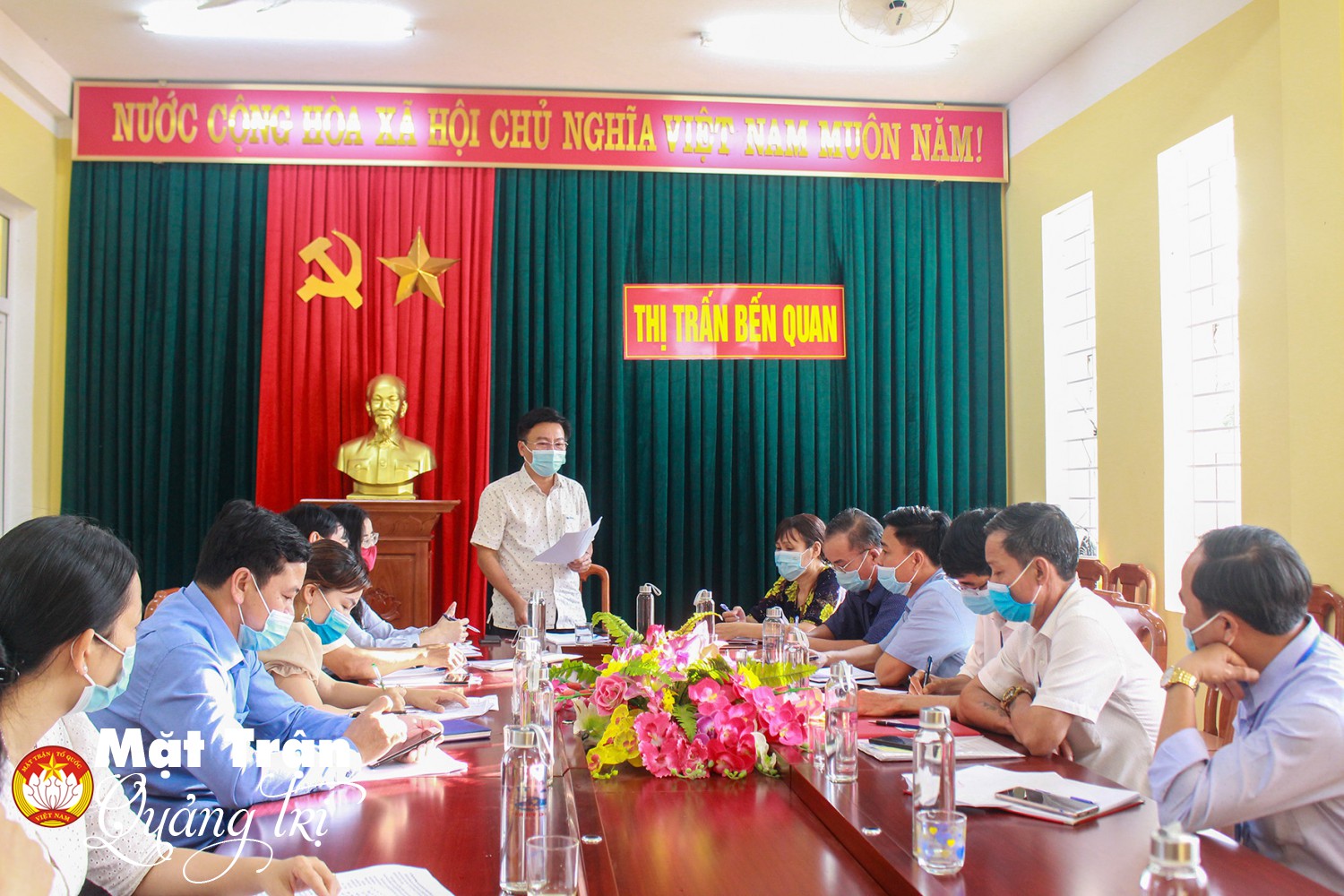 Ban Bầu cử đơn vị số 1 tỉnh kiểm tra công tác chuẩn bị bầu cử tại thị trấn Bến Quan, Vĩnh Linh - Ảnh: N.P