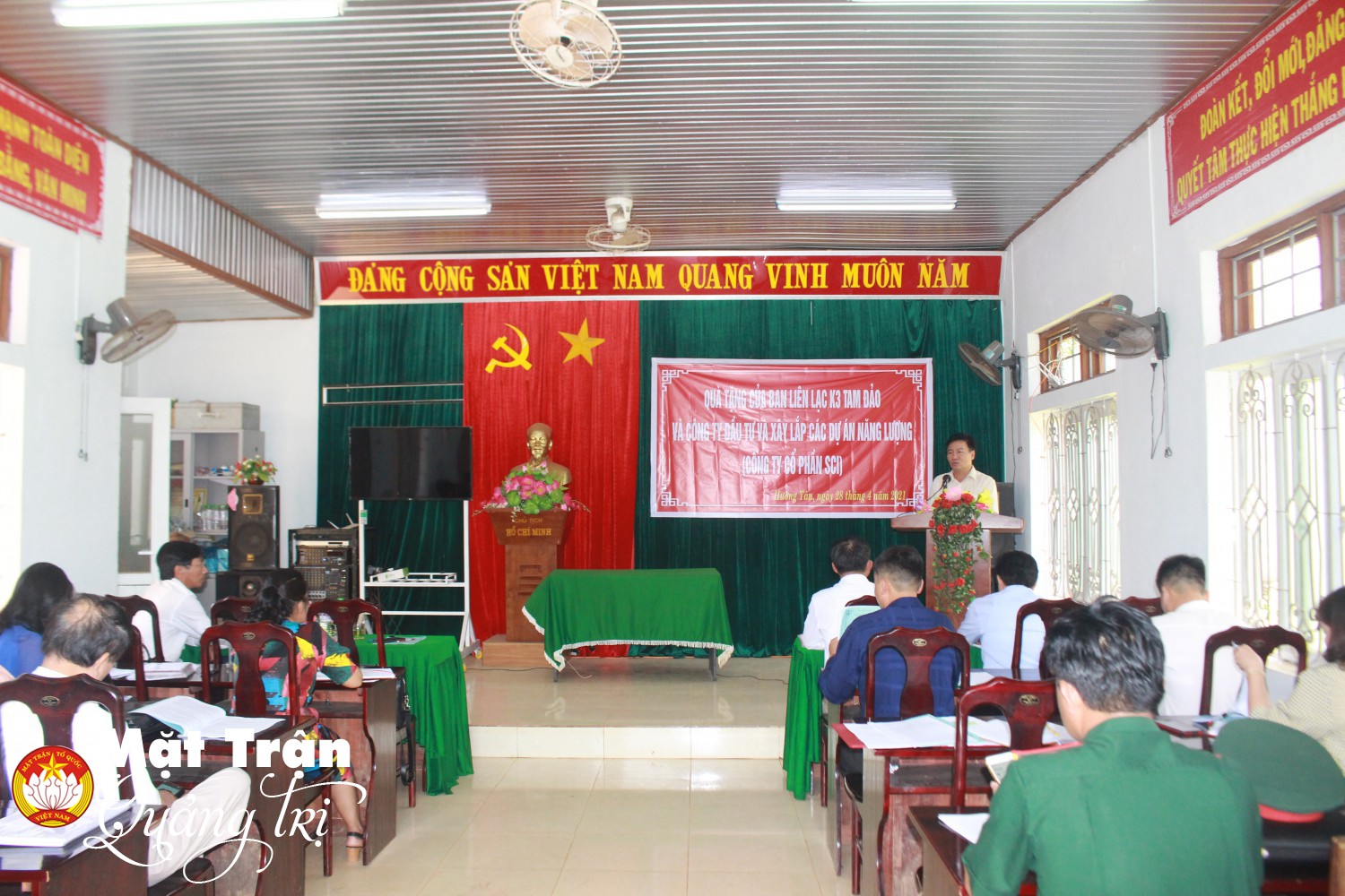 Đồng chí Đào Mạnh Hùng, UVBTV, Chủ tịch Ủy ban MTTQ Việt Nam tỉnh, Trưởng Ban Bầu cử đơn vị số 1 kiểm tra công tác bầu cử đại biểu Quốc hội khoá XV và đại biểu hội đồng nhân dân các cấp tại xã Hướng Tân