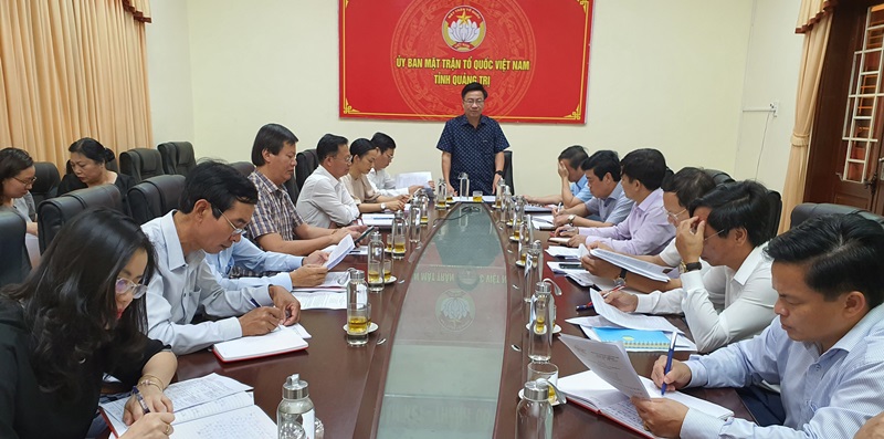 Chủ tịch UBMTTQ Việt Nam tỉnh Đào Mạnh Hùng phát biểu kết luận tại cuộc họp- Ảnh: L.N