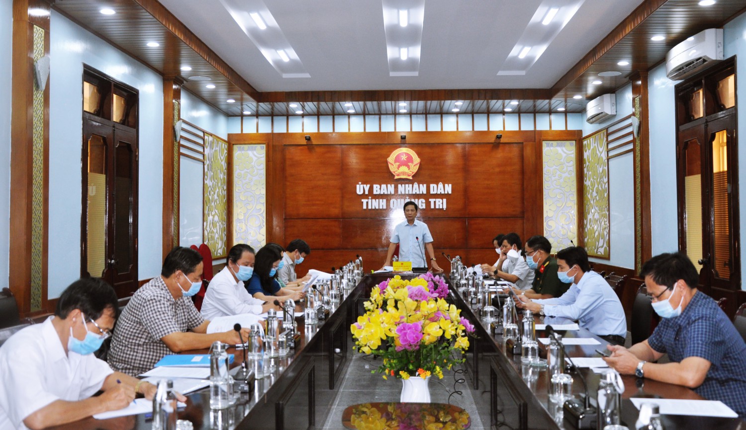 Phó Chủ tịch UBND tỉnh Hoàng Nam phát biểu tại cuộc họp - Ảnh: Q.H