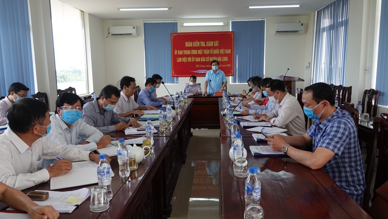 Quang cảnh buổi làm việc