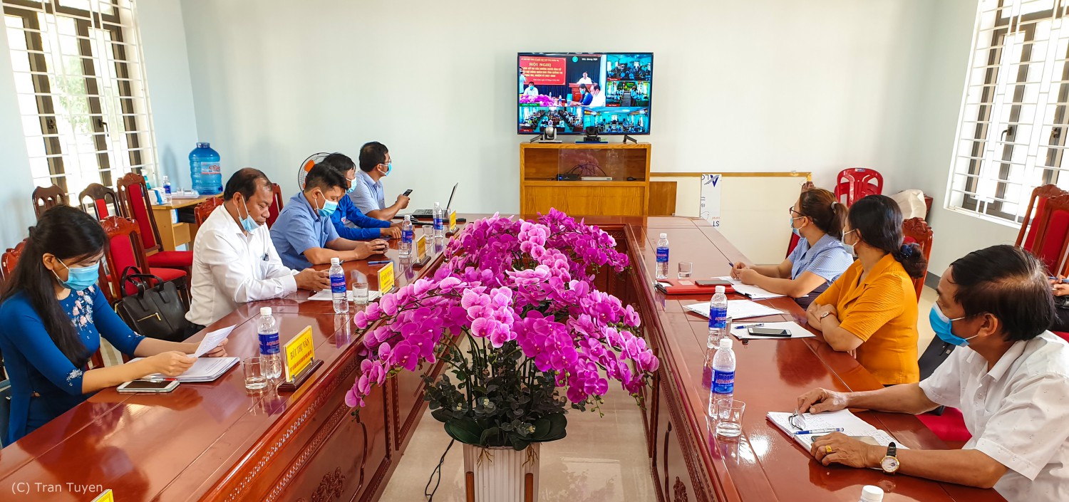 Buổi tiếp xúc cử tri được tổ chức bằng hình thức trực tuyến - Ảnh: Trần Tuyền