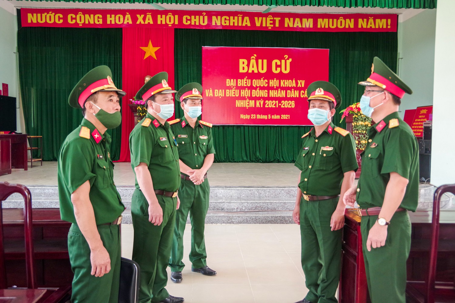 Kiểm tra triển khai công tác chuẩn bị bầu cử tại Ban CHQS thị xã Quảng Trị -Ảnh: X.D