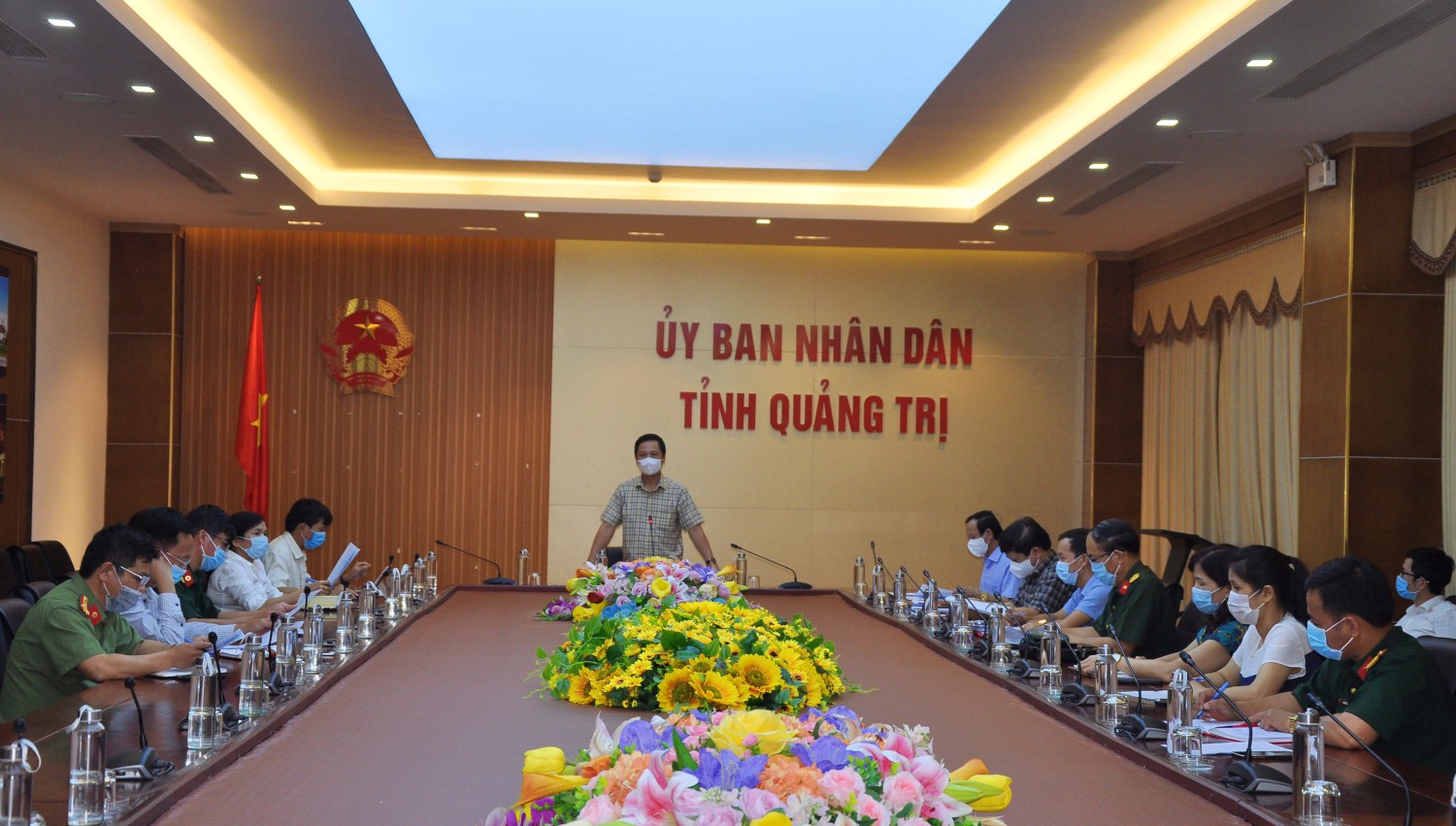 Phó Chủ tịch UBND tỉnh Hoàng Nam phát biểu tại cuộc họp - Ảnh: T.L