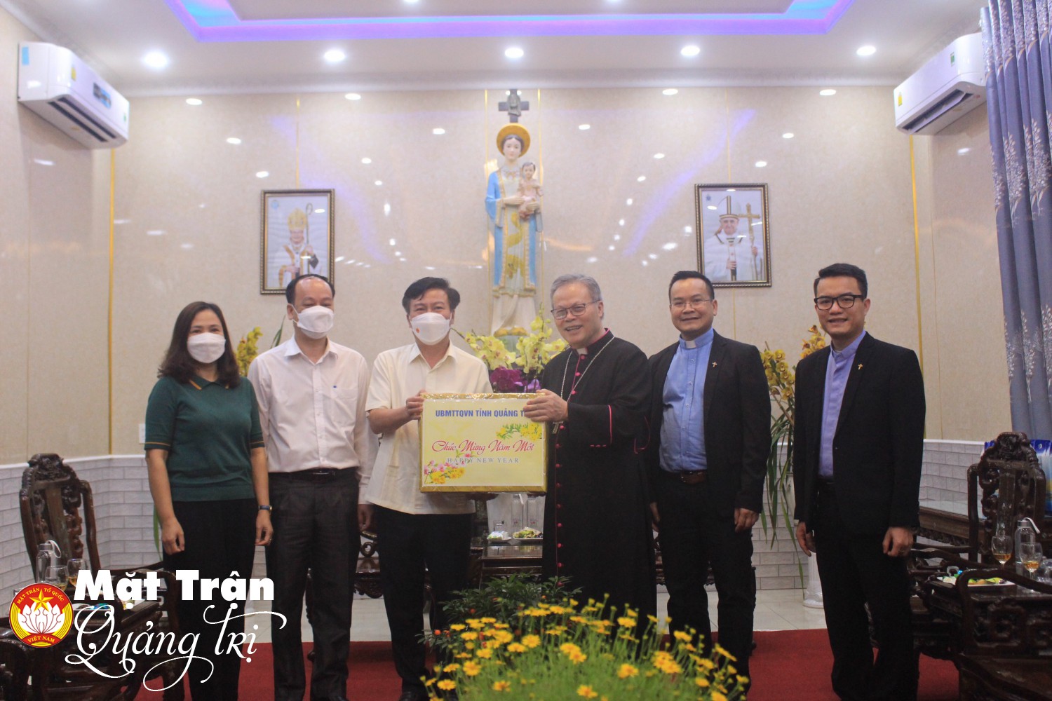 Chủ tịch Ủy ban MTTQ Việt Nam tỉnh Đào Mạnh Hùng đã thăm hỏi và gửi lời chúc mừng năm mới an lành, hạnh phúc đến Tòa Tổng giám mục Huế
