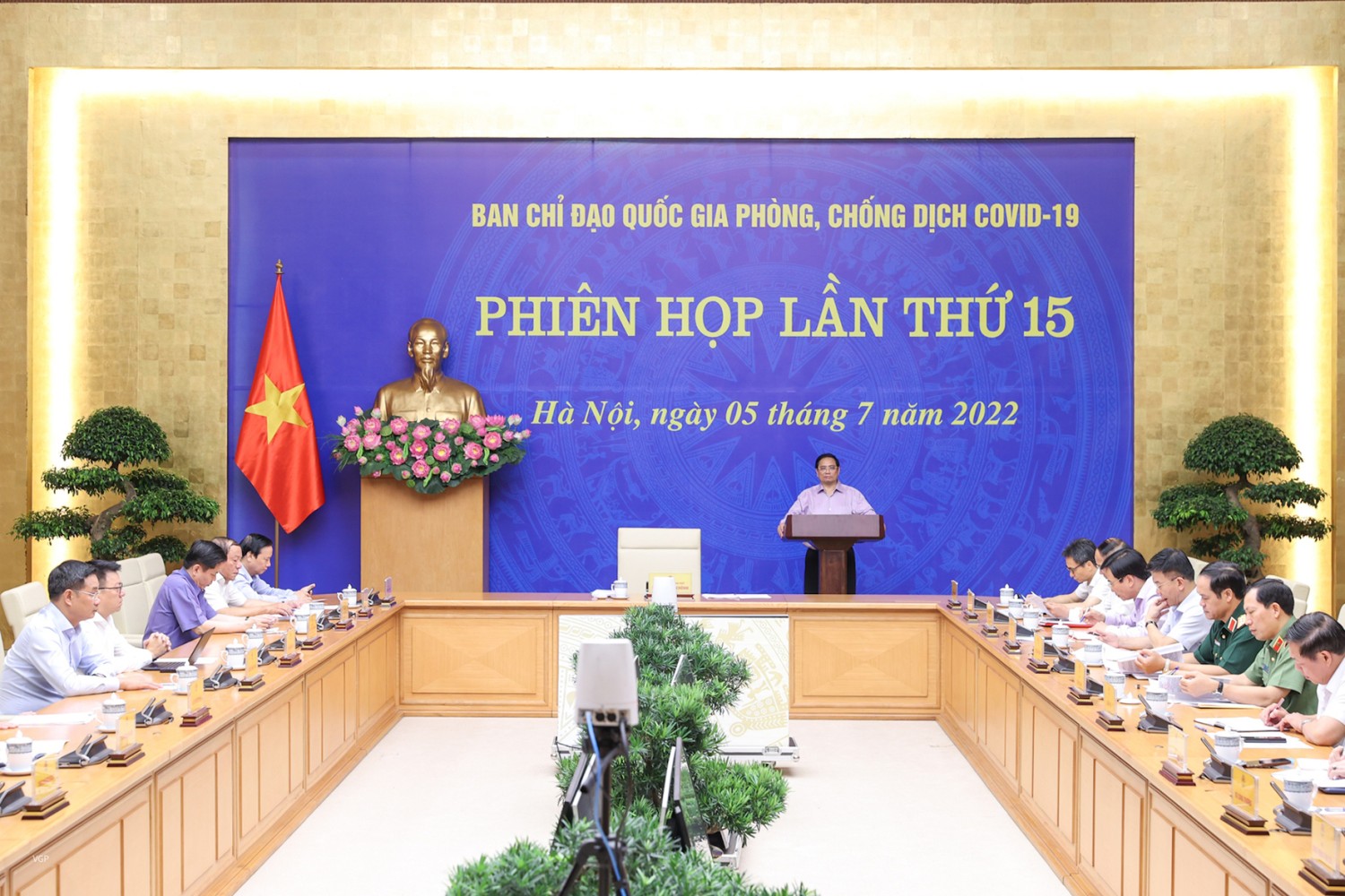 Thủ tướng Phạm Minh Chính khẳng định: Vắc xin vẫn là vũ khí quyết định trong phòng, chống COVID-19- Ảnh: B.A