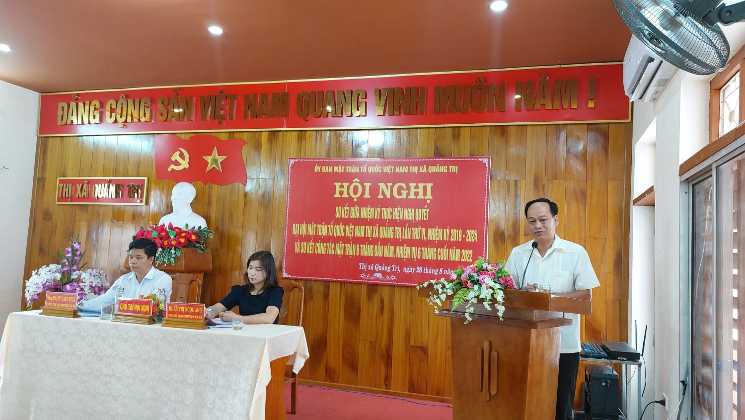 Ông Lê Hồng Sơn, Phó Chủ tịch Uỷ ban MTTQ Việt Nam tỉnh phát biểu tại Hội nghị sơ kết giữa nhiệm kỳ thực hiện Nghị quyết Đại hội MTTQ VN thị xã lần thứ VI, nhiệm kỳ 2019 - 2024 