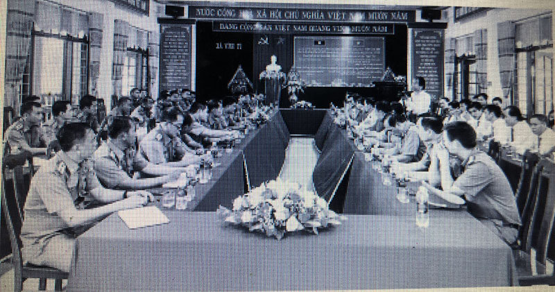 Công an tỉnh Salavan trao đổi kinh nghiệm đảm bảo ANTT tại xã Vĩnh Tú, Vĩnh Linh - Ảnh: M.A