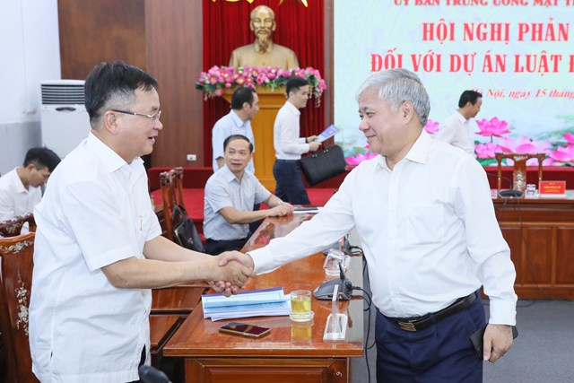 Bí thư Trung ương Đảng, Chủ tịch UBTƯ MTTQ Việt Nam Đỗ Văn Chiến và các đại biểu tham dự Hội nghị.