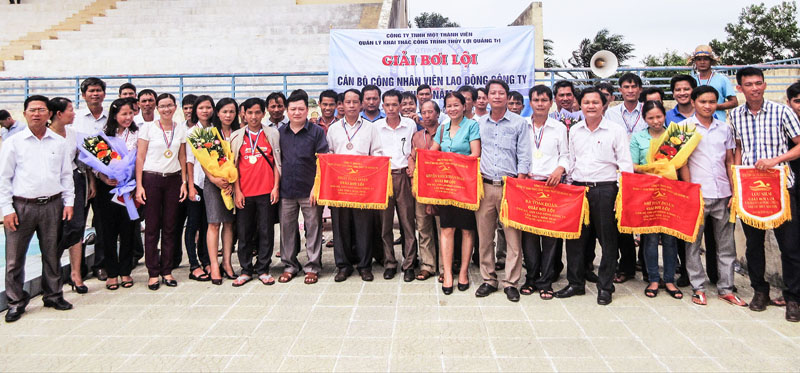 Công ty TNHH MTV Quản lý khai thác công trình thủy lợi Quảng Trị tổ chức giải bơi lội cho CBCNV,LĐ - Ảnh: N.T