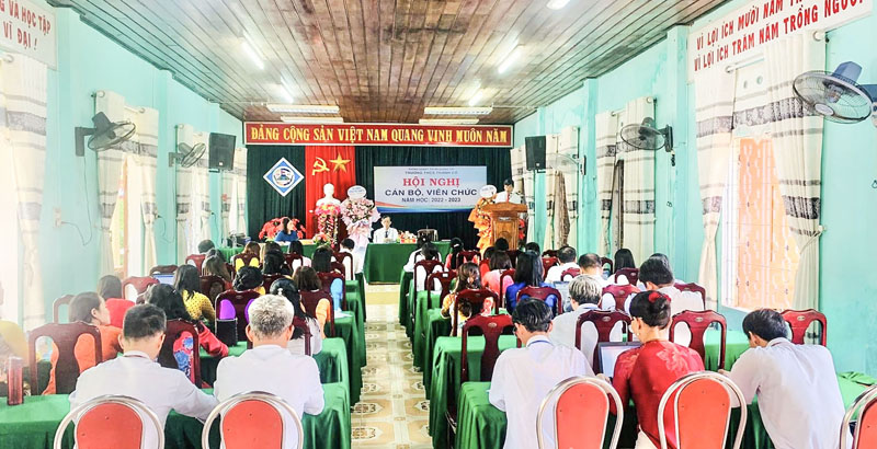 Hội nghị cán bộ viên chức tại Trường THCS Thành Cổ, thị xã Quảng Trị - Ảnh: TRẦN DIỄM