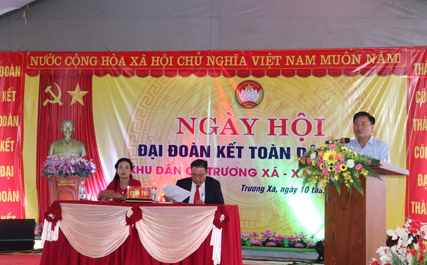 Chủ tịch Ủy ban MTTQ Việt Nam tỉnh Đào Mạnh Hùng phát biểu tại Ngày hội Đại đoàn kết toàn dân tộc khu dân cư Trương Xá - Ảnh: T.P