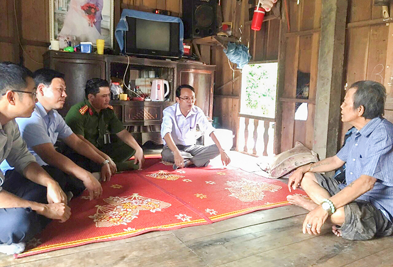 MTTQ, Công an và các tổ chức chính trị - xã hội thị trấn Lao Bảo tuyên truyền vận động quần chúng nhân dân tham gia phòng, chống tội phạm - Ảnh: P.N