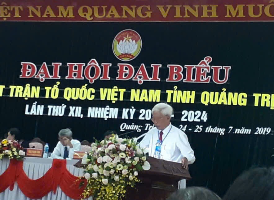 Ông Võ Công Hoan, Chủ nhiệm Hội đồng tư vấn pháp luật Ủy ban  MTTQ Việt Nam tỉnh trình bày tham luận tại Đại hội đại biểu MTTQ Việt Nam tỉnh lần thứ XII, nhiệm kỳ 2019 - 2024.  Ảnh NC