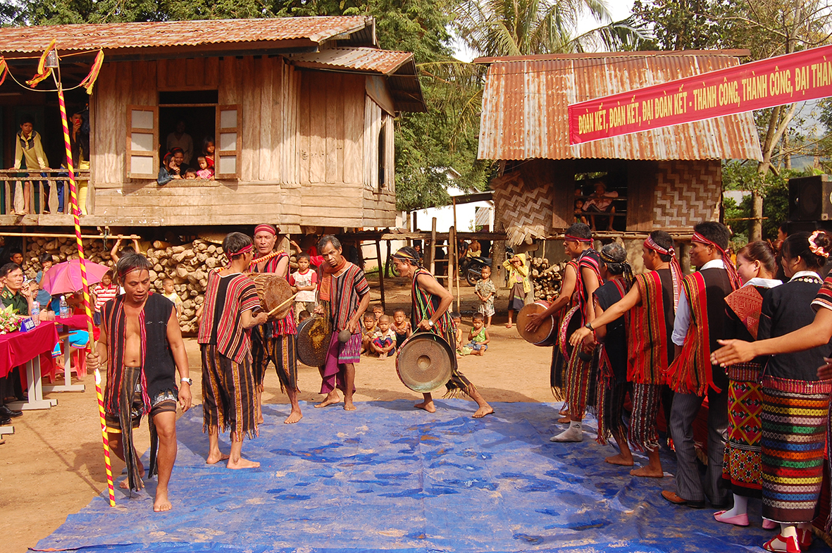 Ngày hội Đại đoàn kết toàn dân tộc tại khu dân cư Hà Lệt, xã Tân Thành, huyện Hướng Hóa - Ảnh: L.M
