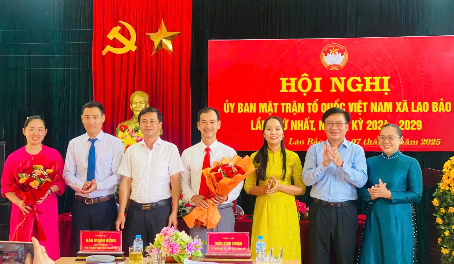 Đồng chí Đào Mạnh Hùng, Phó Chủ tịch Thường trực Ủy ban MTTQVN tỉnh dự và chỉ đạo hội nghị công bố quyết định thành lập Ủy ban MTTQVN xã Lao Bảo - Ảnh: N.L