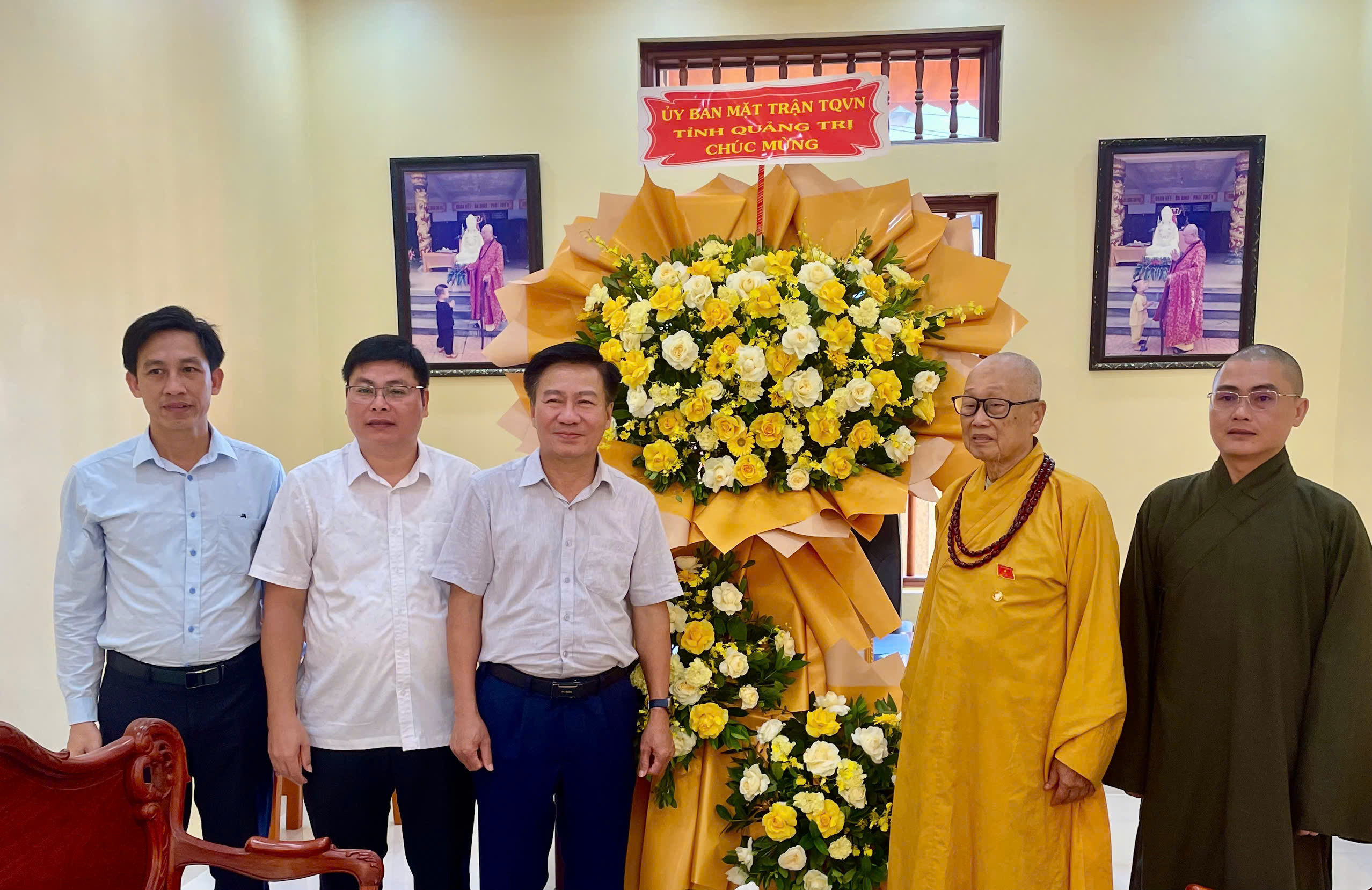 Phó chủ tịch Thường trực Ủy ban MTTQ Việt Nam tỉnh Quảng Trị thăm và chúc mừng các tăng ni, Phật tử Chùa Đại Giác Lễ phật Đản năm 2026