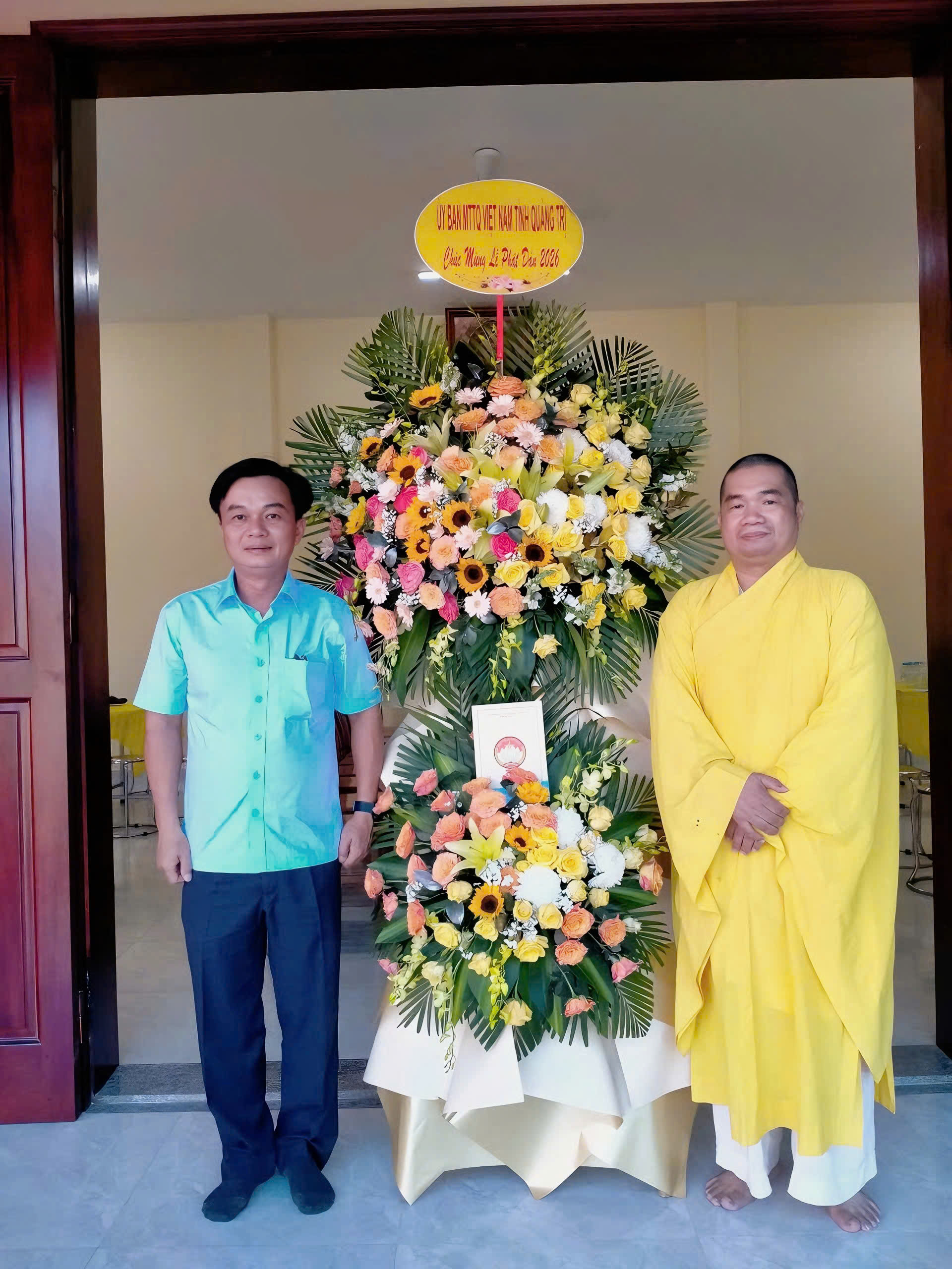 Đồng chí Nguyễn Chiến Thắng, Phó Bí thư Tỉnh ủy, Chủ tịch Ủy ban MTTQ Việt Nam tỉnh Quảng Trị thăm, chúc mừng Đại đức Thích Đạo Tri tại chùa Lập Thạch
