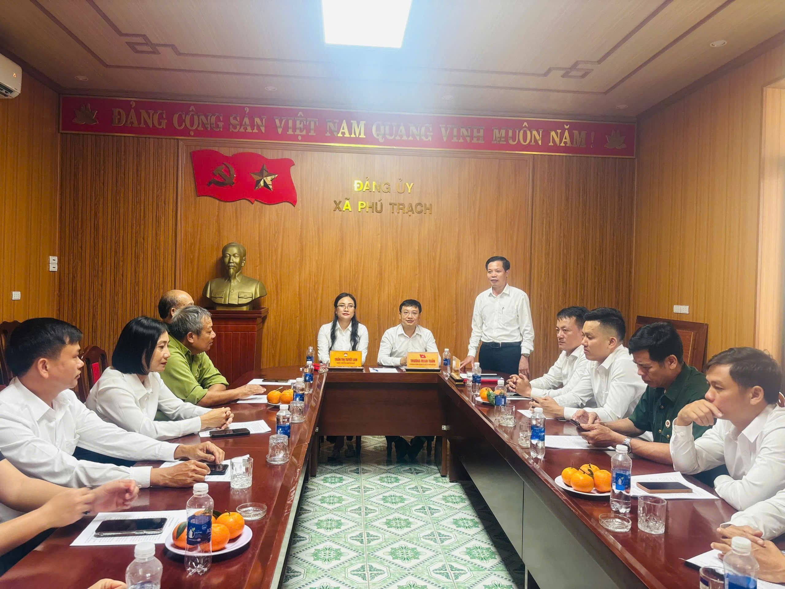 Đ c Nguyễn Văn Minh, Phó Bí thư thường trực Đảng ủy; chủ tịch HĐND xã phú trạch phát biểu tại buổi làm việc