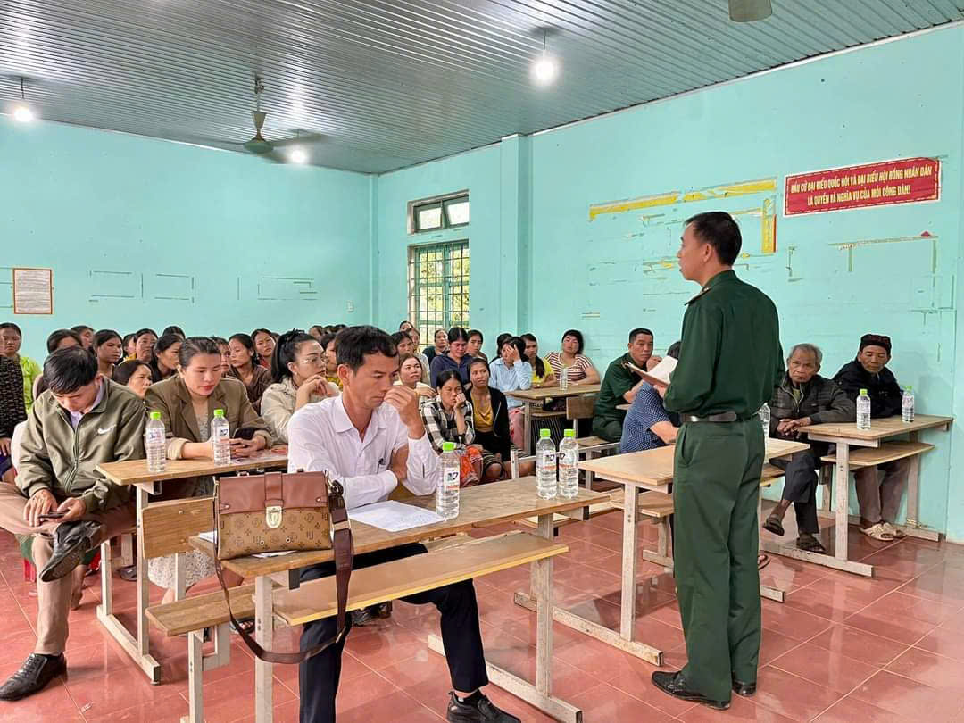 Hội LHPN xã Lao Bảo phối hợp tổ chức tuyên truyền Luật Phòng chống ma túy cho người dân ở thôn Hà Lệt, xã Lao Bảo